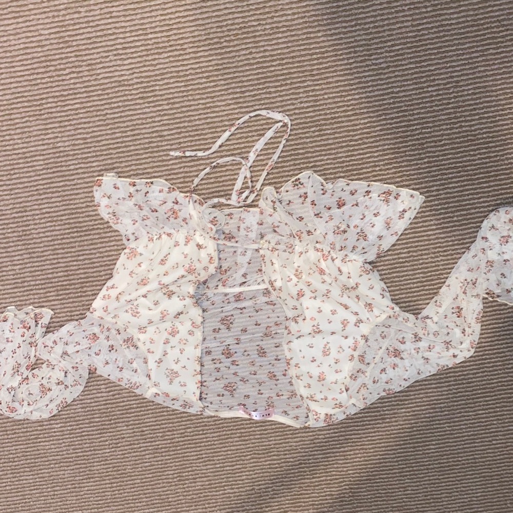 Tight in front mesh floral crop